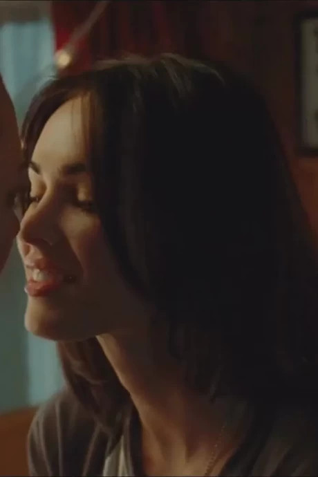 Лесбиянки нежно целуются и возбуждаются сильно от этого