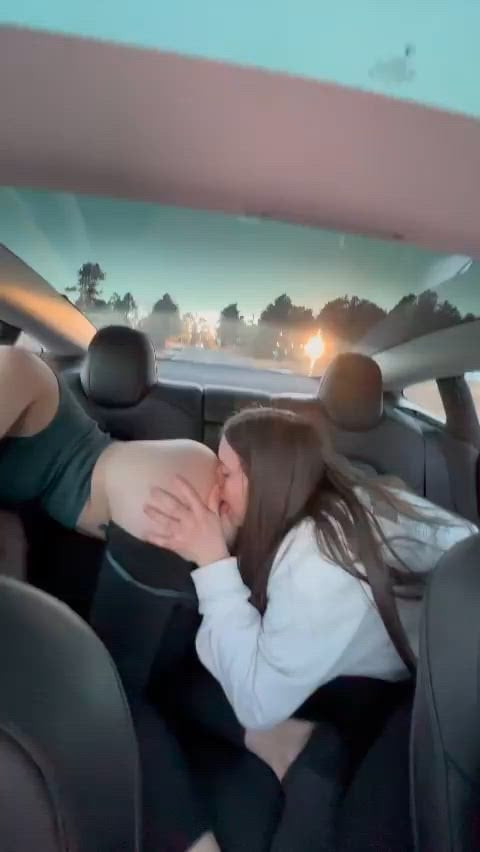 В поисках парней, которым нужны би-куклы, которые всегда DTF