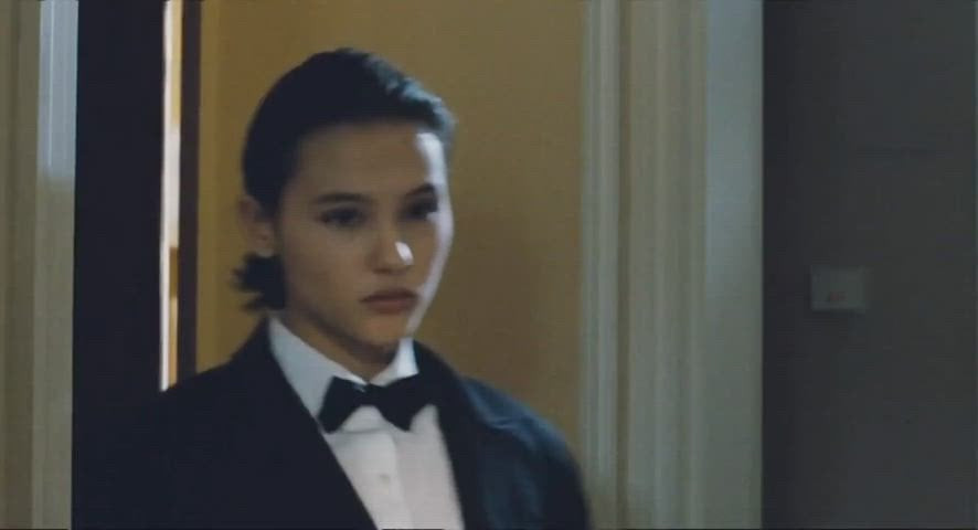 Кэтрин Гиттоно в одной девушке (1995)