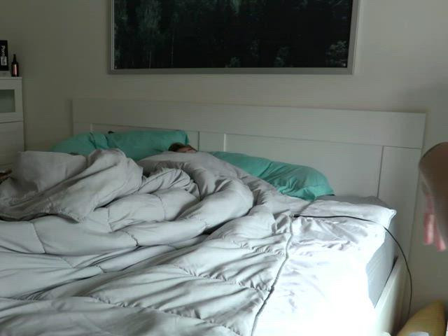 Когда твоя возбужденная сводная сестра понимает твои потребности???