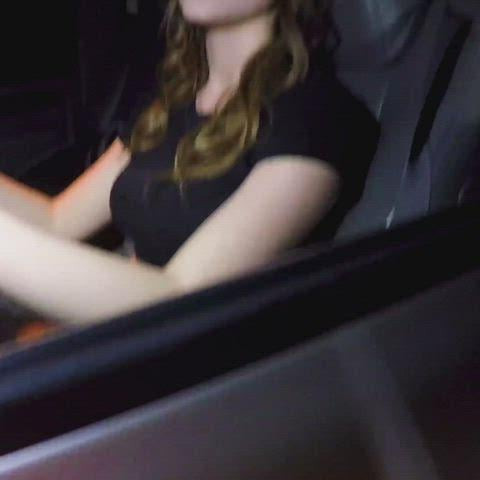 Милый подросток избегает штрафа, заплатив другим способом…